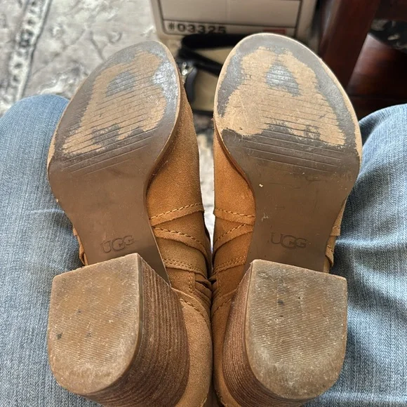 Women’s UGG Size 9 Suede Camel Colored Leahy Booties w Side Zip & Buckle - Picture 9 of 10